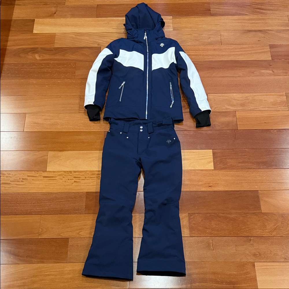 Descente White and‎ Navy Ski Outerwear Jacket and Pants Set Size 12